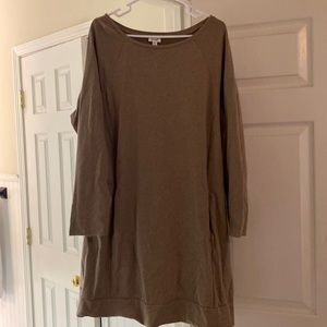 J Jill women’s xl tunic in tan for sale! It has front pockets worn few tines